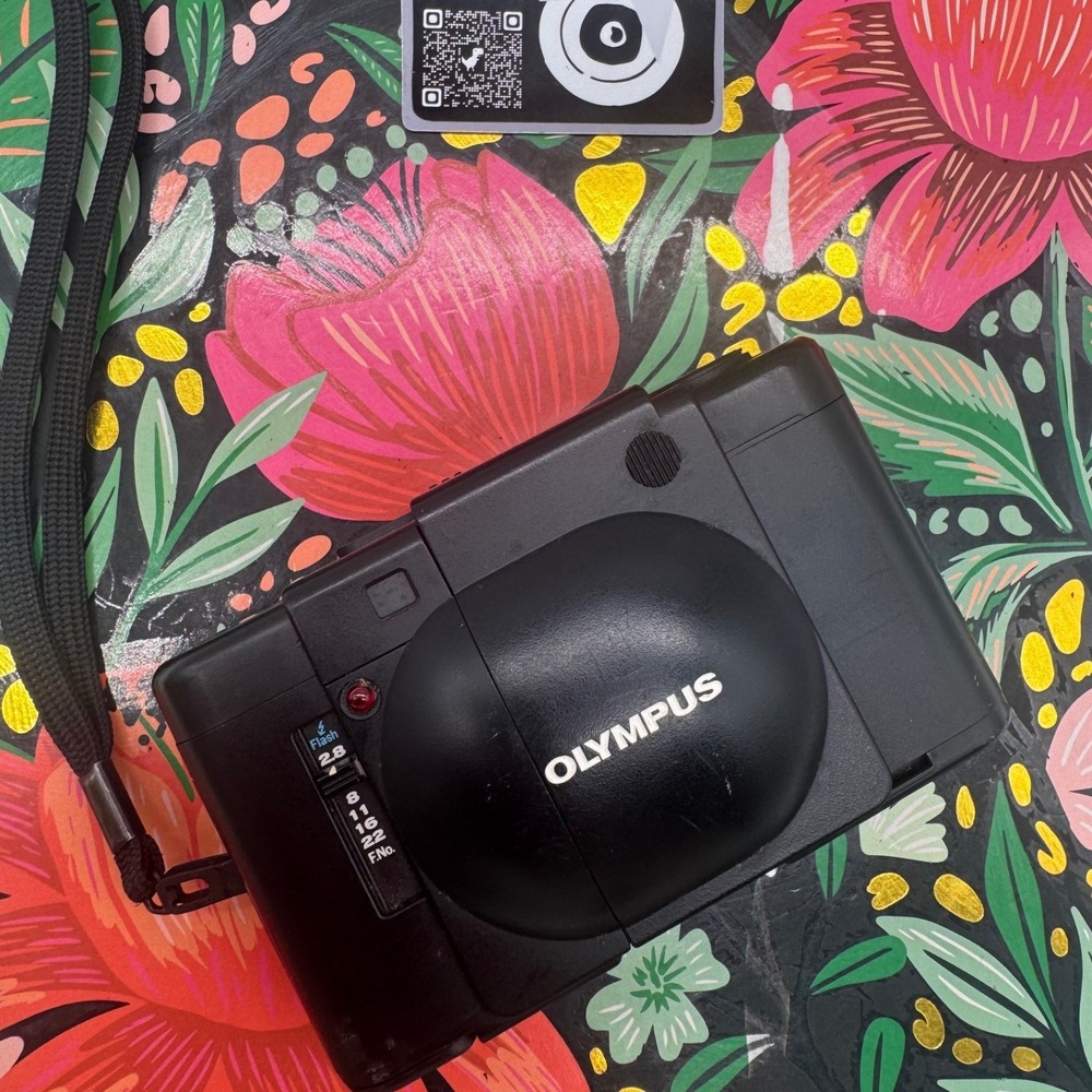 Olympus XA 35mm Rangefinder Film Camera F.Zuiko 1:2.8 35mm Lens Black